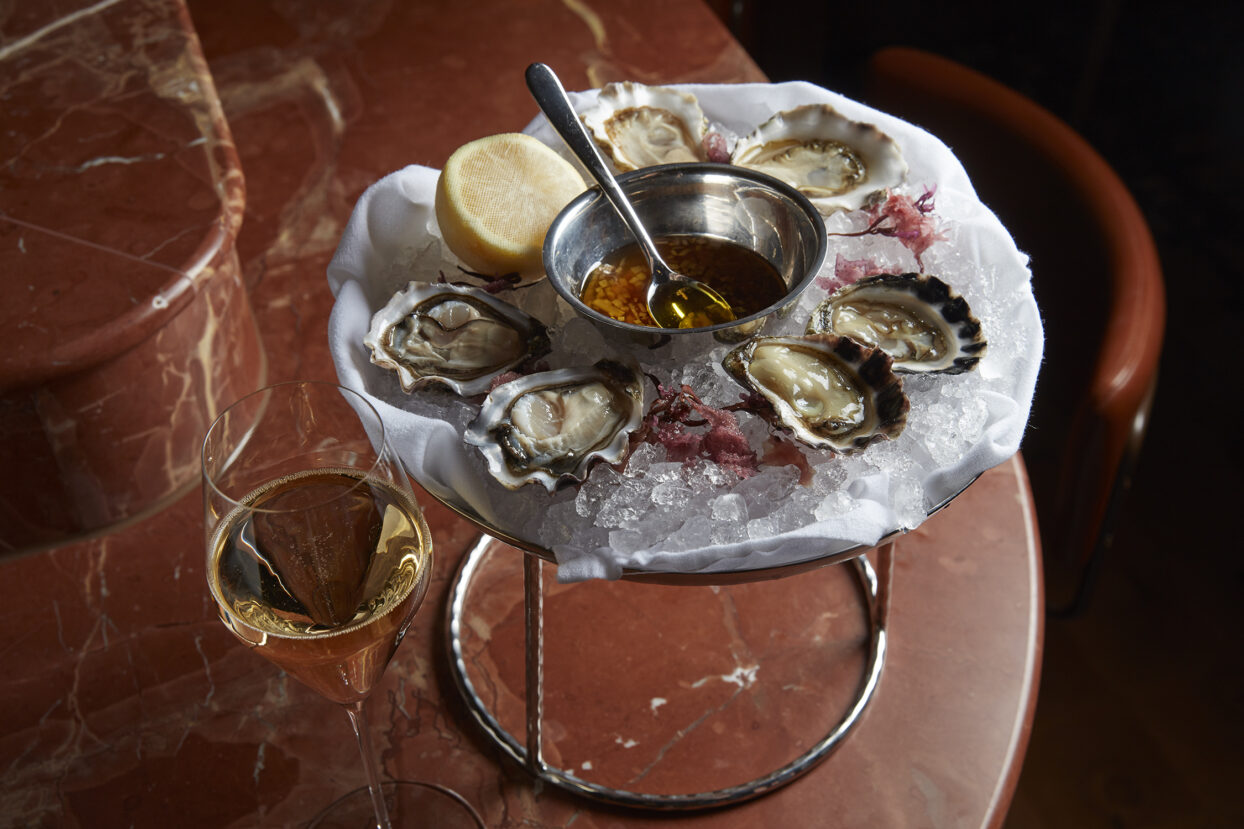 Oysters_smoked_olive_oil_seaweed_mignonette_01